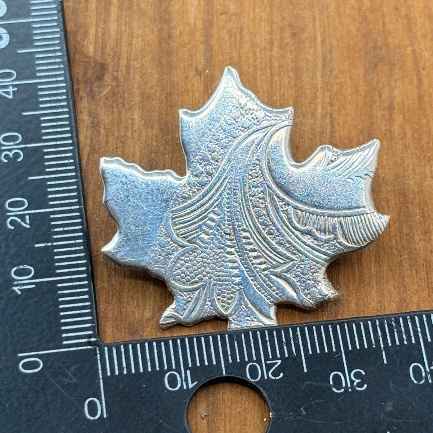 Maple Leaf Pin (med)