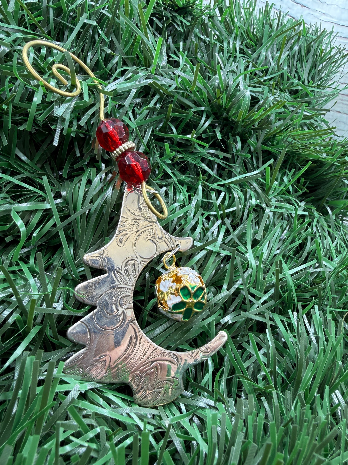 Silver tree ornament with ball