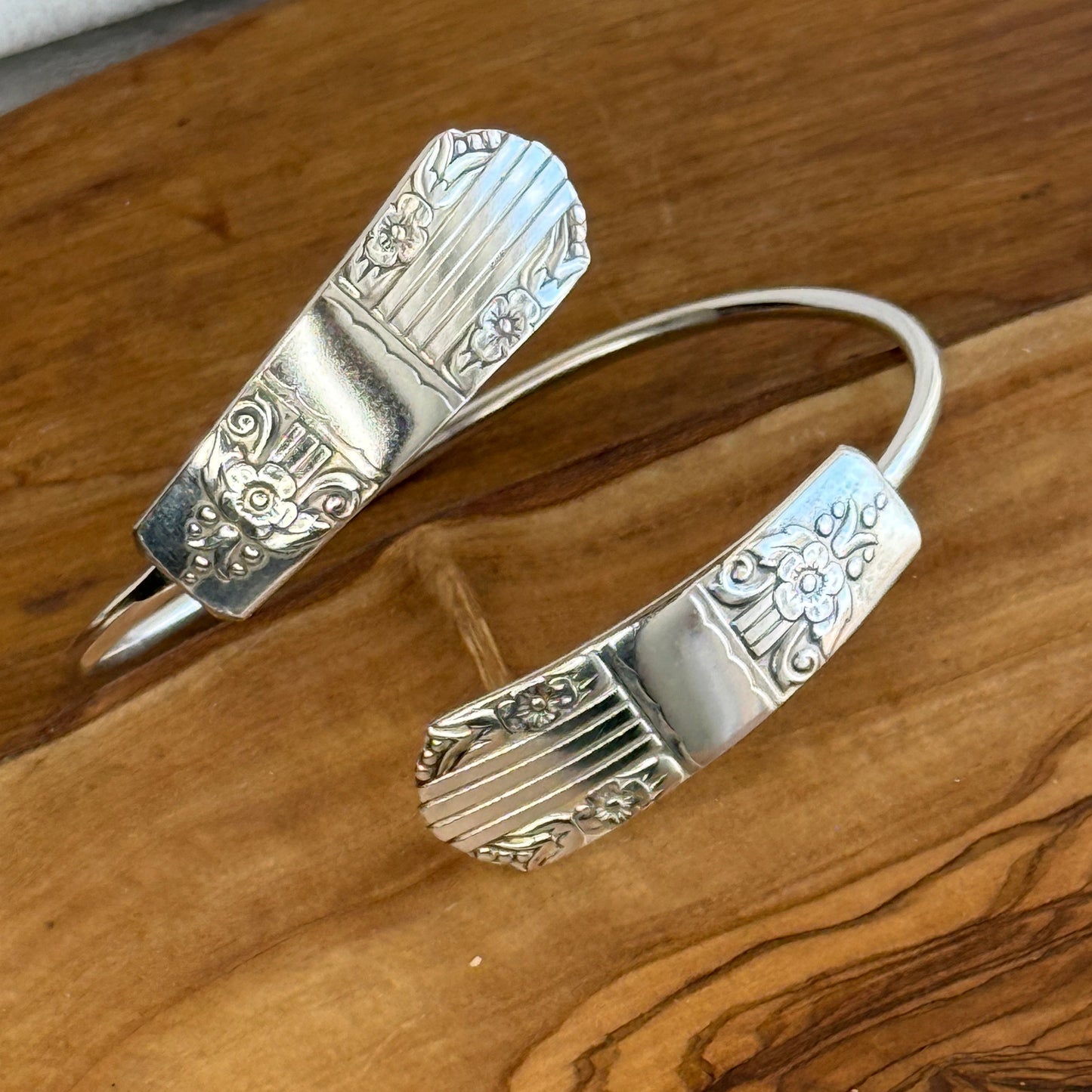 Adjustable wrap silver plated bracelet bangle