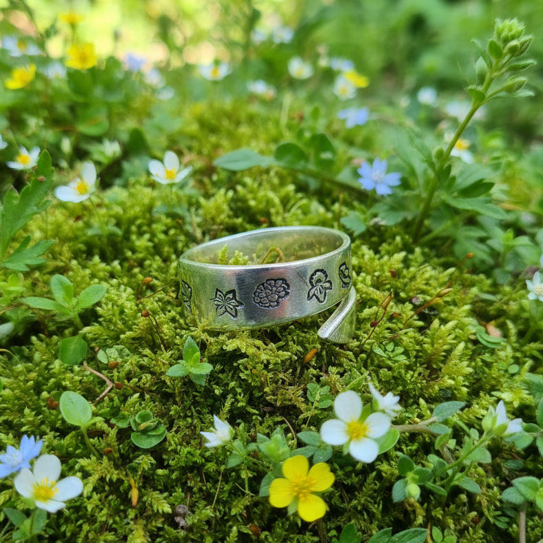 Serving Fork Tine Ring With Flowers