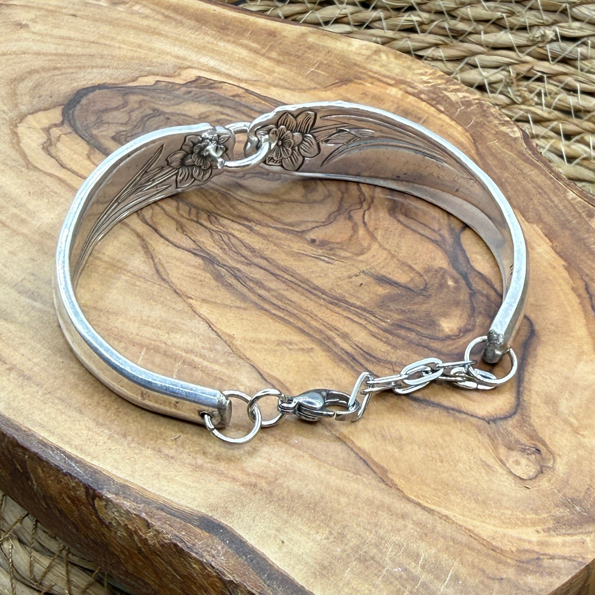 Silver Bracelet Daffodil Pattern