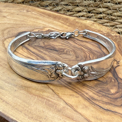 Silver Bracelet Daffodil Pattern